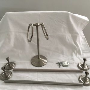 Bathroom hand towel and bath towel holders